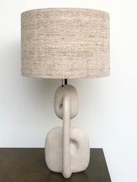 Image 3 of handshaped concrete tablelamp (natural)