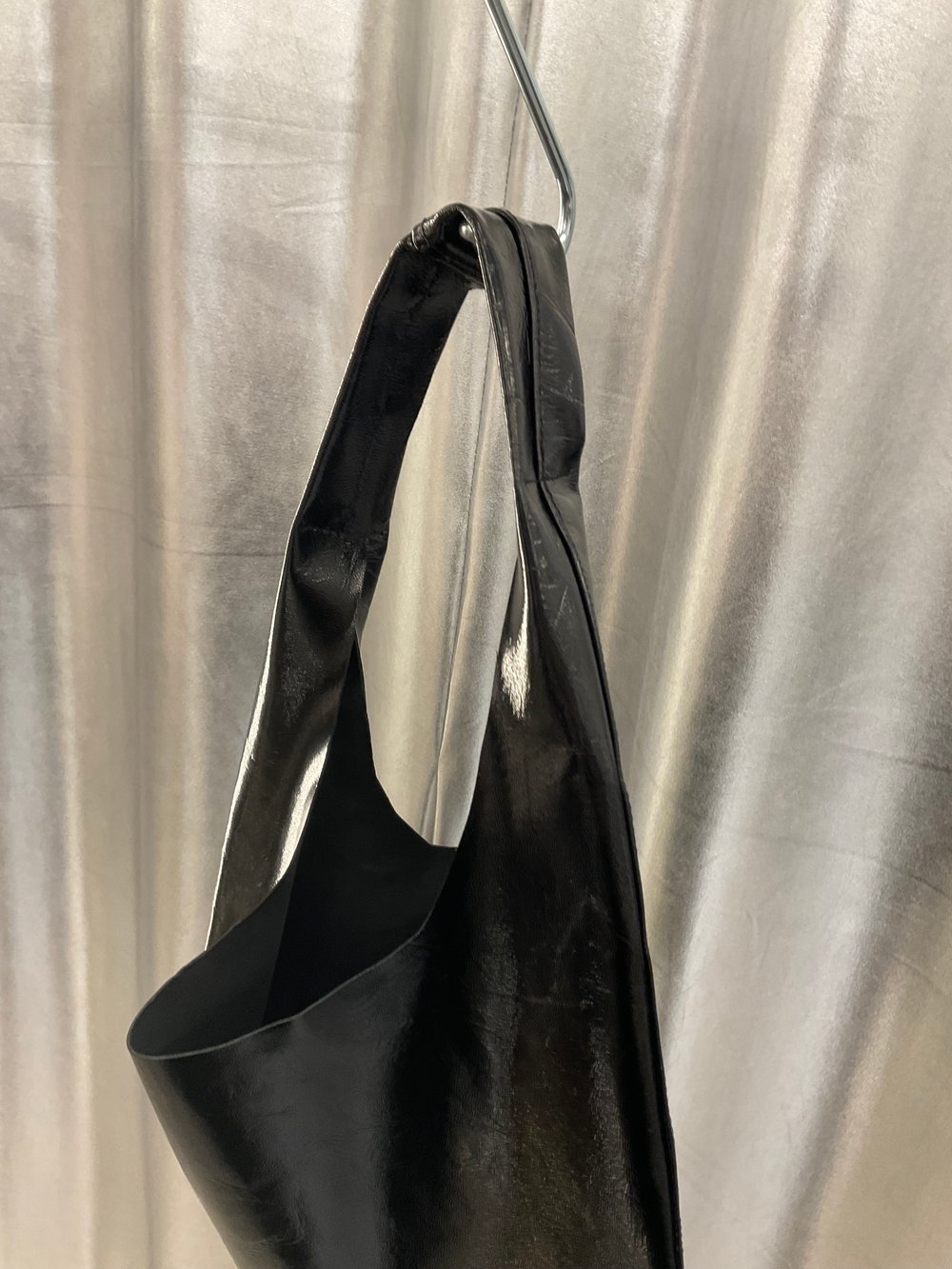 Leather hobo bag black patent 