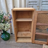 Image 3 of ANCIENNE ARMOIRE GRILLAGEE EN CHÊNE 