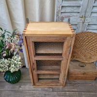 Image 4 of ANCIENNE ARMOIRE GRILLAGEE EN CHÊNE 