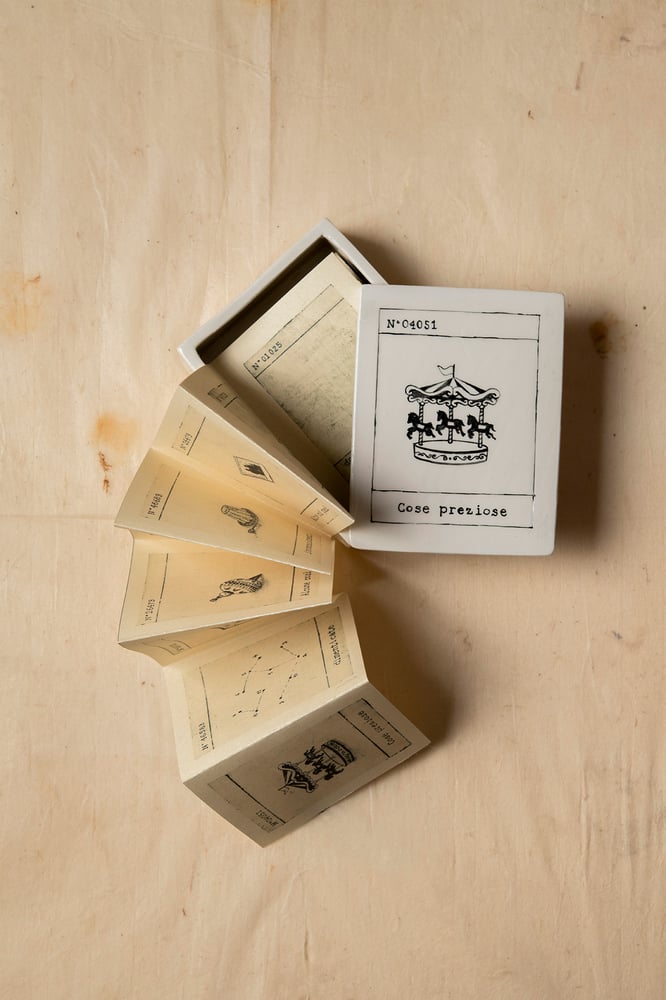 Image of box-leporello "there is a place/c'è un posto"