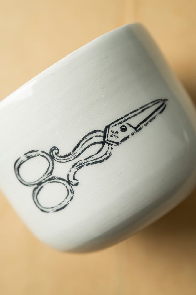 Image of cup-scissors