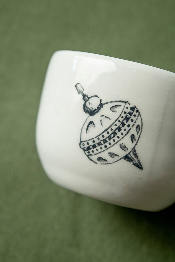 Image of cup-spinning top