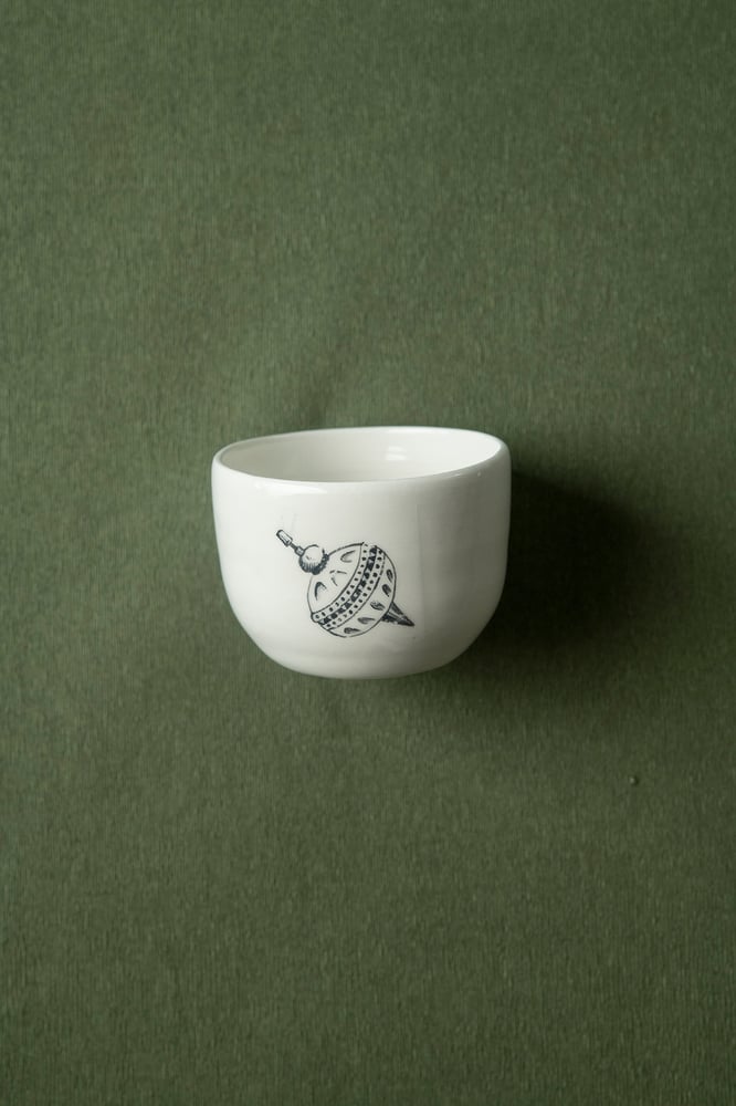 Image of cup-spinning top