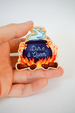 Image of Pins "Dur.e à queer"