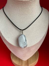 Image of PENDENTIF PIERRE ROULÉE HOWLITE BLANCHE 