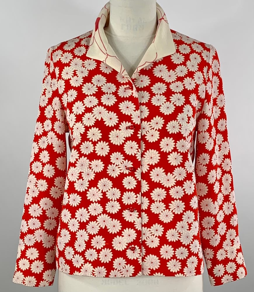Image of White Flowers on Red Hitoe