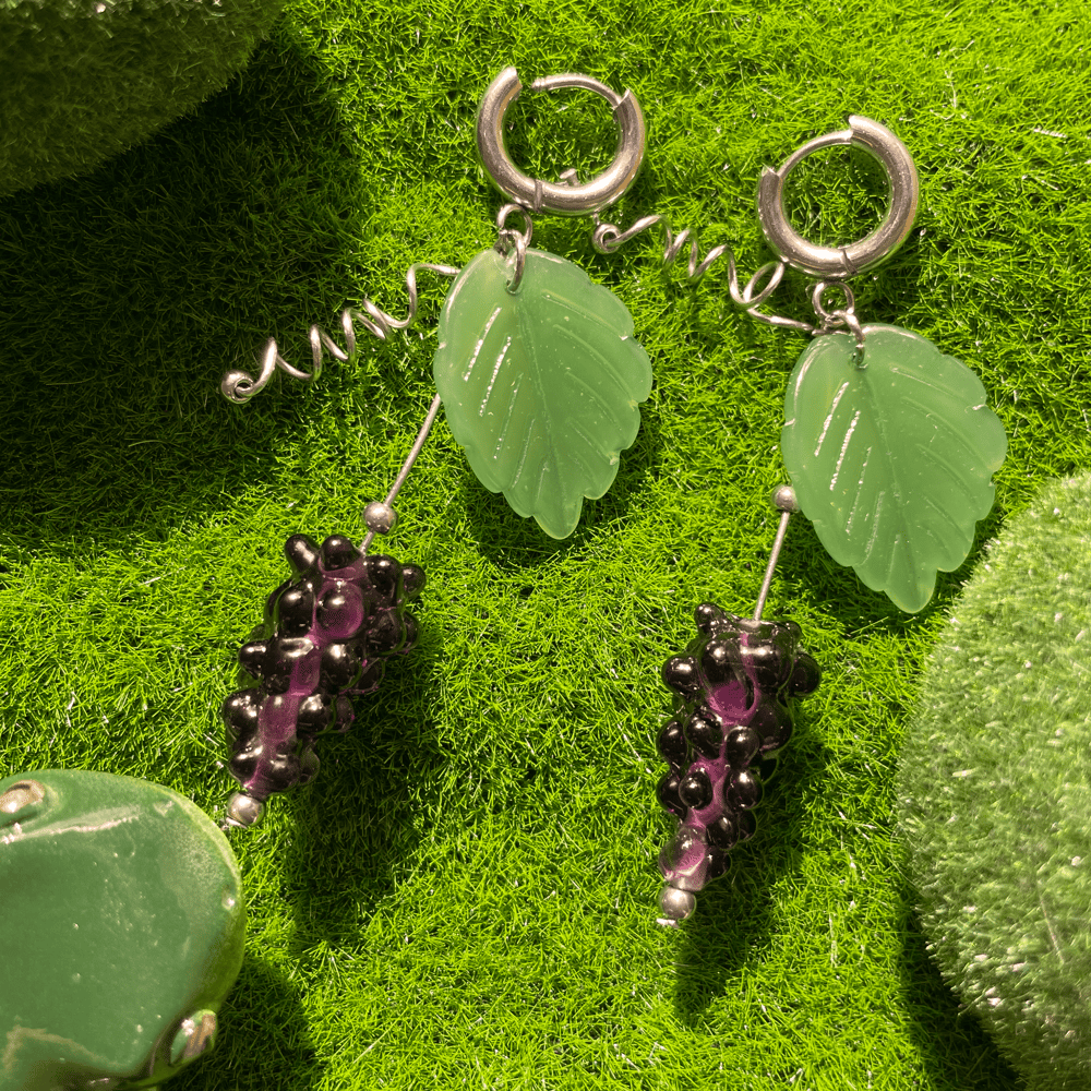 Image of Grape vine silver 🍇