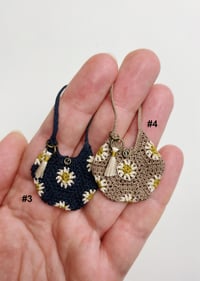 Image 3 of Hexagon Daisy Purse in 1:12 scale