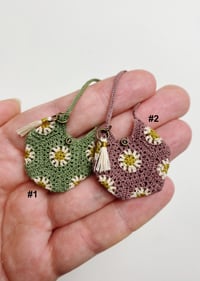 Image 4 of Hexagon Daisy Purse in 1:12 scale