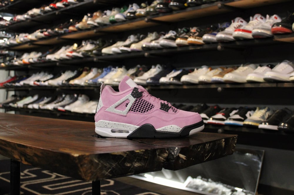 Air Jordan IV (4) "Orchid" Wmns