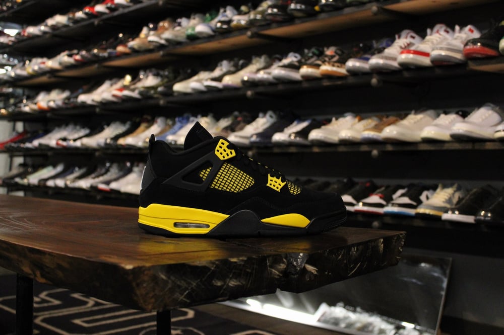 Air Jordan IV (4) "Thunder" (2023)