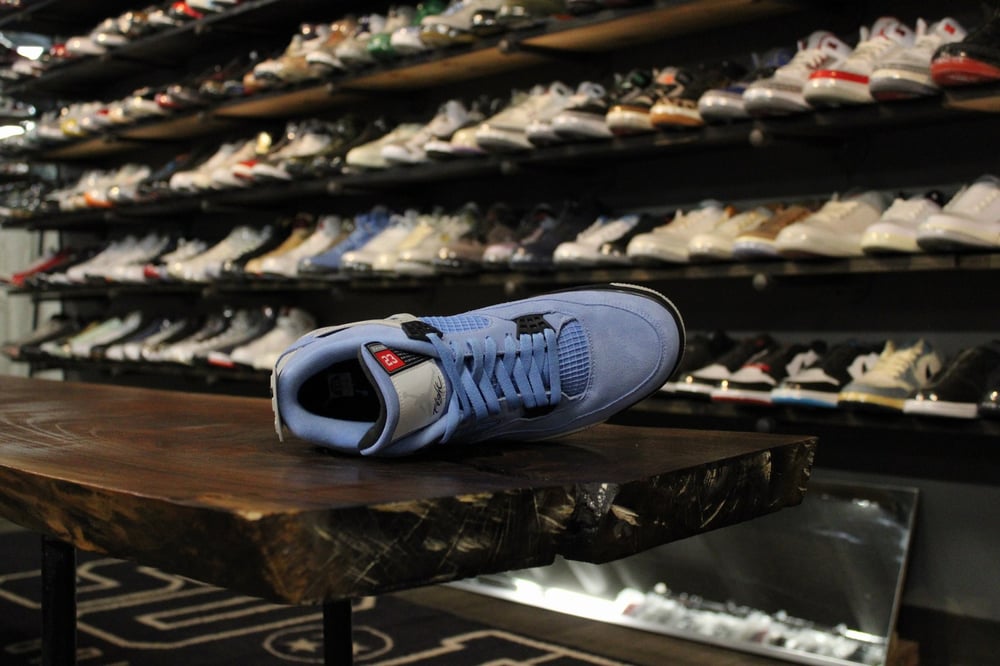 Air Jordan IV (4) "University Blue/Black"