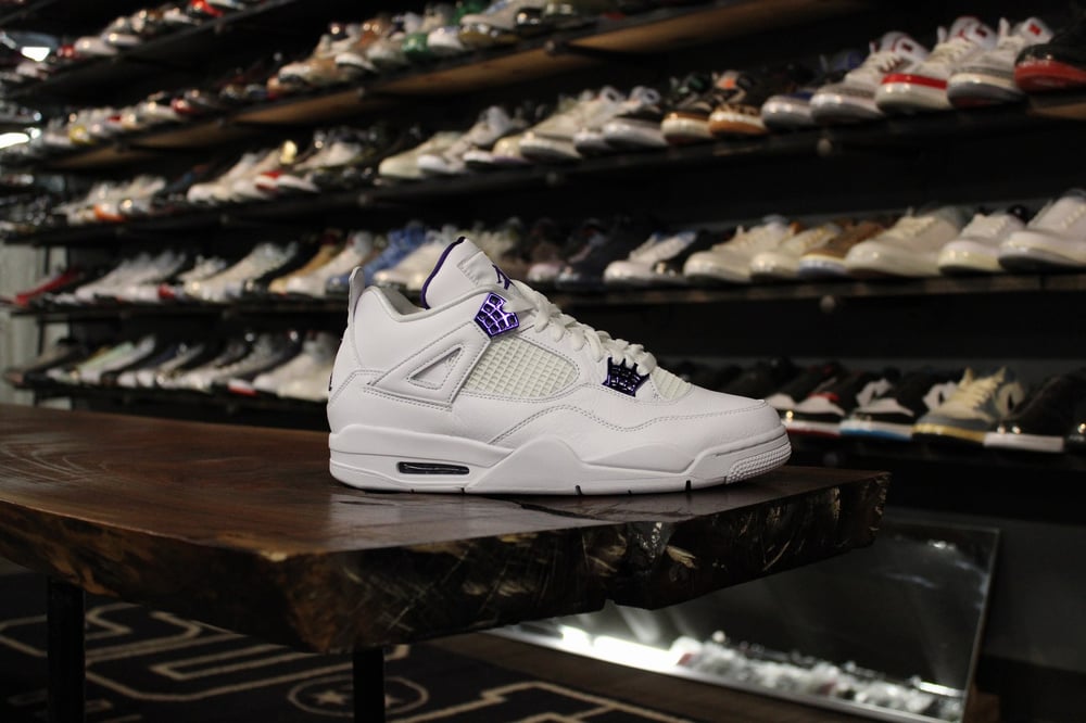 Air Jordan IV (4) "White/Metallic Purple"