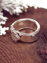 Image 2 of Moss Rose Pattern 1949 Spoon Ring