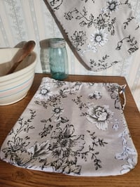 Image 3 of Linen Bread Bag Set in Natural Floral Print 