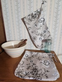 Image 1 of Linen Bread Bag Set in Natural Floral Print 