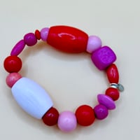 Image 3 of Raspberry ripple wooden bead bracelet 