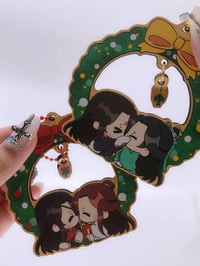 Image 2 of Couple Mistletoe Christmas Wreath 