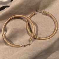 ELEGANT HOOPS✨🐚🖤