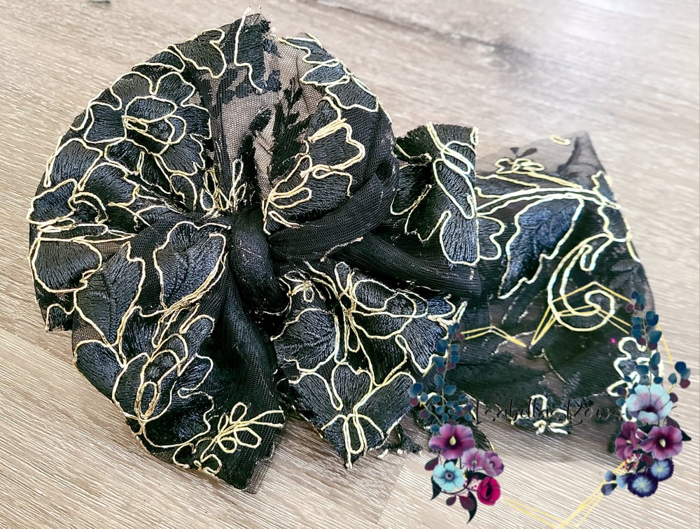 Image of Gold on black Flowers