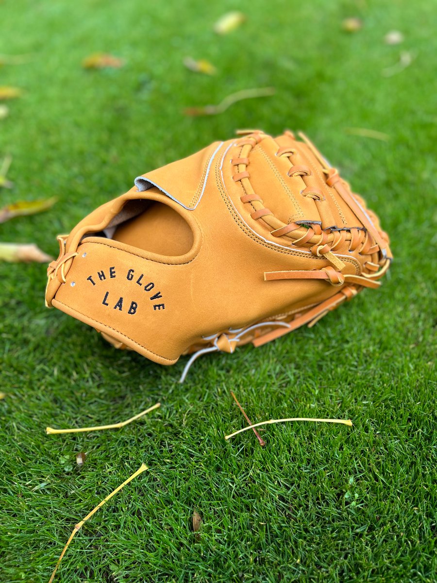 Image of 33.5" Tan/Tan Catcher's Mitt with Index hood