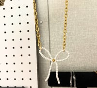 Bow necklace 