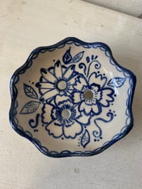 Image 1 of Lovely round soap dish