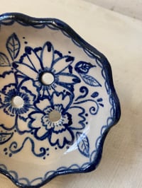 Image 2 of Lovely round soap dish