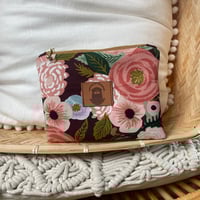 Image 3 of Pochettes zippées Salem "fleurs blanc","english garden bordeaux","fleurs roses","champ bleu"