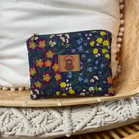 Image 5 of Pochettes zippées Salem "fleurs blanc","english garden bordeaux","fleurs roses","champ bleu"