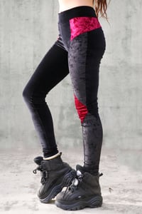 Image 3 of SHIRAKAWA LEGGINGS | BORDEAUX AND BLACK VERSION