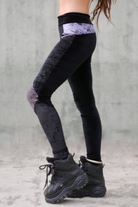 Image 4 of SHIRAKAWA LEGGINGS | SILVER AND BLACK VERSION