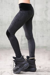 Image 3 of SHIRAKAWA LEGGINGS | FULL BLACK VERSION
