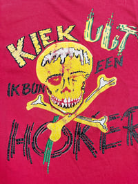 Image 5 of Normaal 1986 ‘Kiek Uut’ Red T-Shirt