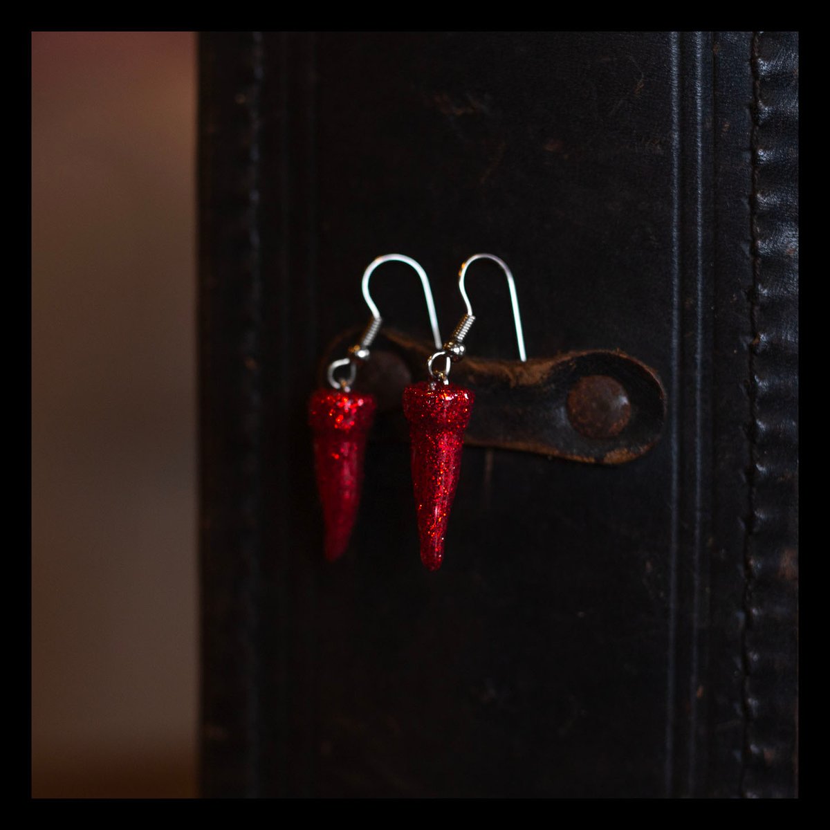LIMITED EDITION: Premolar earrings in Ruby