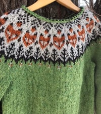 Image 2 of Into the wild - Icelandic wool sweater - Spring green - Preorder