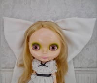 Image 3 of Wistful white Bow for Blythe!