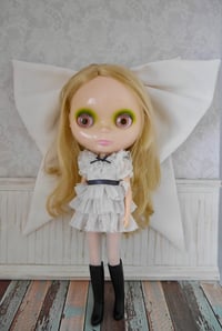 Image 1 of Wistful white Bow for Blythe!