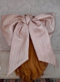 Image 3 of Rose Gold Textured Bow for Blythe!