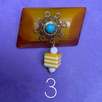 Image 1 of 3 Broche «  CARAMEL »