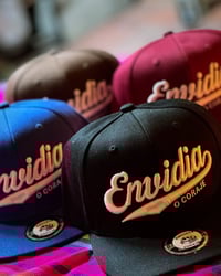 Envidia O Coraje Hat