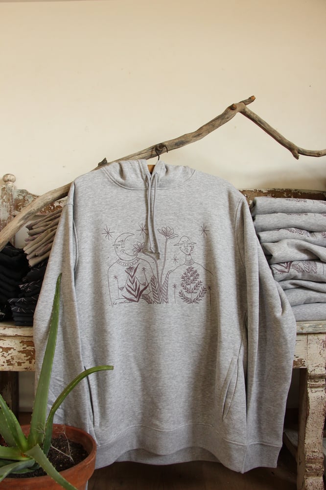 Image of sudadera CAMBIANDO DE PIEL gris