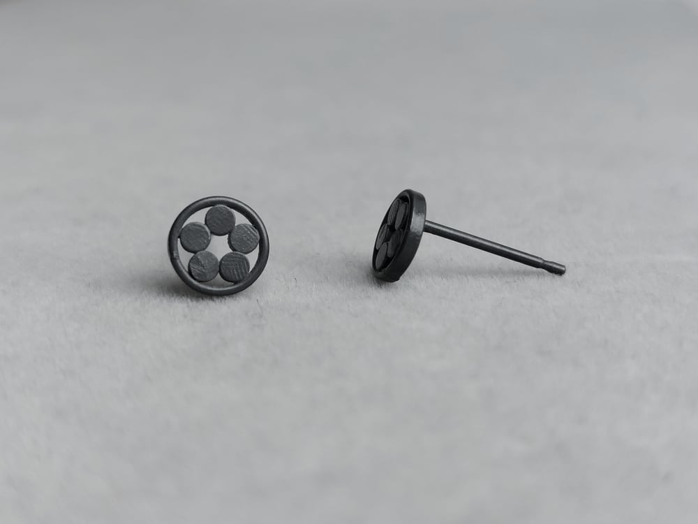 Image of Starflower Frame Earstuds, Black