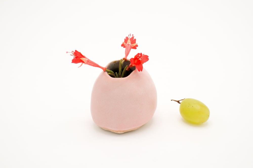 Image of pink bud vase (small)