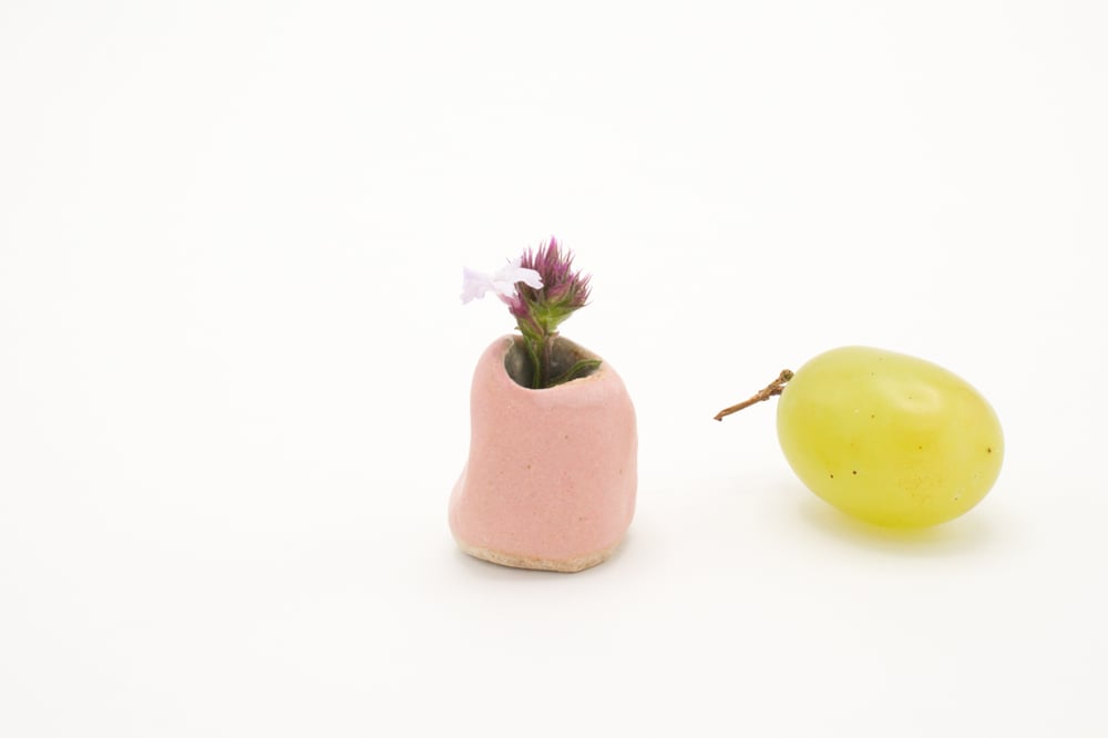 Image of pink bud vase (tiny)