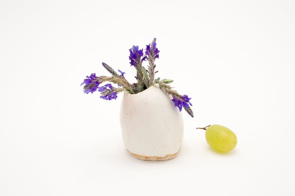 Image of warm white bud vase (medium)