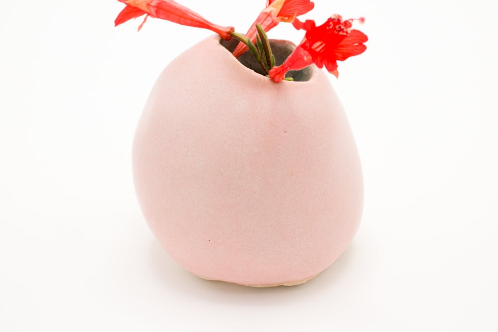 Image of pink bud vase (small)