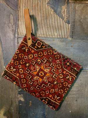 Image of tapijt pouch - no .04