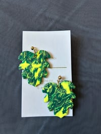 Image 2 of Monstera leaves earrings (green)